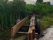 ឃាត់ខ្លួនជនសង្ស័យ ជាប៉ូលិសសេដ្ឋកិច្ចក្រសួង ២នាក់ ករណីហិង្សាលើ អ្នកដឹកឈើ ជំរិតទារប្រាក់ នៅខេត្តកំពង់ធំ