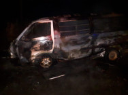 រថយន្តសាំយ៉ុង បើកបរលើផ្លូវសុខៗ ស្រាប់តែអគ្គិភ័យឆាបឆេះទាំងស្រុង សង្ស័យឆ្លងចរន្តភ្លើង