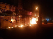 សូមប្រយ័ត្ន អគ្គីភ័យឆាបឆេះផ្ទះ១ខ្នង និងតូបលក់ដូរ ចំនួន១៦ នៅផ្សារស្ពឺ ស្រុកចំការលើ រសង្ស័យឆ្លងចរន្តអគ្គិសនី