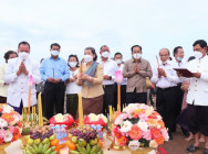 លោកជំទាវបណ្ឌិត ម៉ែន សំអន អញ្ជើញបួងសួង សុំសេចក្តីសុខ សេចក្តីចម្រើន ជូនប្រទេសជាតិ នៅចំណុច «ក-ដប» ព្រំប្រទល់ទឹកប្រសព្វគ្នា រវាងខេត្តពោធិ៍សាត់ កំពង់ឆ្នាំង និងកំពង់ធំ