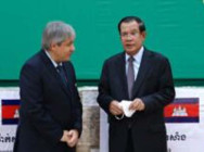 សម្តេចតេជោ ហ៊ុន សែន អញ្ជើញទទួល វ៉ាក់សាំងកូវីដ១៩ ចំនួនជាង ៥២ម៉ឺនដូស ជាជំនួយរបស់ហុងគ្រី