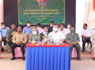 ឯកឧត្តម នាយឧត្តមសេនីយ៍ ប៉ោ ភក្តិ ឧបត្ថម្ភឧបករណ៍ បរិក្ខាសុខាភិបាល និងឱសថ ជូនដល់ មណ្ឌលសុខភាពឃុំទាំង១៣ ក្នុងស្រុកឈូក ខេត្តកំពត