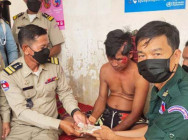 អនុសេនីយ៍ឯក ចាន់ តារ៉ា បម្រើការងារ ៣៣ឆ្នាំ ជួបគ្រោះថ្នាក់ចរាចរណ៍ កំពុងសម្រាកព្យាបាលនៅ មន្ទីរពេទ្យខេត្តបង្អែកកំពង់ឆ្នាំង ដោយមានរបួស ផ្នែកក្បាលធ្ងន់