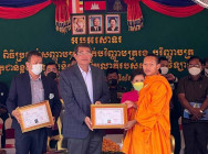 ឯកឧត្តម ឧបនាយករដ្ឋមន្រ្តី កែ គឹមយ៉ាន ៖ នយោបាយ ឈ្នះ ឈ្នះ របស់សម្តេចតេជោ ហ៊ុន សែន នាឆ្នាំ១៩៩៨ គឺជាគន្លឹះនៃ មាគ៌ាដ៏មានប្រសិទ្ធភាពបំផុត ក្នុងការនាំមកជូន ប្រទេសជាតិទាំងមូល និងប្រជាពលរដ្ឋទាំងអស់ នូវសុខសន្តិភាព 