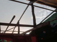 ផ្ទះចំនួន ៥ខ្នង នៅស្រុកបន្ទាយអំពិល ត្រូវបានភ្លៀង និងខ្យល់កន្ត្រាក់ វាយប្រហារ