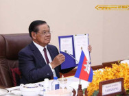 សម្ដេចក្រឡាហោម ស ខេង អញ្ជើញធ្វើជា សហដឹកនាំកិច្ចប្រជុំ អភិបាលខេត្ត ជាប់ព្រំដែនកម្ពុជា-ថៃ លើកទី០៧ តាមរយៈប្រព័ន្ធវីដេអូ