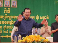 សម្តេច ហ៊ុន សែន ជួបសំណេះសំណាល ជាមួយមន្ត្រីរាជការ និងកងកម្លាំងប្រដាប់អាវុធ ខេត្តកំពង់ធំ