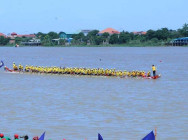 ថ្ងៃទី១ នៃការប្រណាំងទូក ក្រុងតាខ្មៅ ប្រជាជន ចូលរួមទស្សនា យ៉ាងច្រើនកុះករ