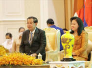 សម្តេចតេជោ ហ៊ុន សែន និងសម្ដេចកិត្តិព្រឹទ្ធបណ្ឌិត ប៊ុន រ៉ានី ហ៊ុនសែន អញ្ជើញទទួល ពានរង្វាន់ សមិទ្ធផលពេញមួយជីវិត របស់មេដឹកនាំឆ្នើមពិភពលោក