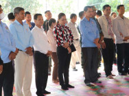 ប្រជាពលរដ្ឋ មានជីវភាពខ្វះខាត៩៥គ្រួសារ នៅលើភ្នំដងរែកថ្មដូន ទទួលអំណោយពី អភិបាលបាលខេត្តឧត្តរមានជ័យ