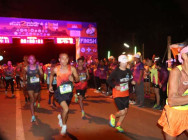 កីឡាករកីឡាការនី ប្រមាណ ១៥០០នាក់ ចូលរួមព្រឹត្តិការណ៍ កីឡាម៉ារ៉ាតុង ទាំងពីរ ប្រទេស កម្ពុជា ថៃ នៅច្រកទ្វារព្រំដែនអន្តរជាតិអូរស្មាច់