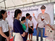 ឧត្តមសេនីយ៍ឯក លឹម តុងហួត ៖អាជ្ញាធរជាតិ-ខេត្ត និងវិស័យឯកជន រួមគ្នាផ្សព្វផ្សាយ ផ្តល់ព័ត៌មានគ្រោះថ្នាក់ពីគ្រឿងញៀន ដល់ប្រជាពលរដ្ឋ នៅក្រុងប៉ោយប៉ែត 