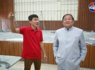 ឯកឧត្តម ខៀវ កាញារីទ្ធ អញ្ជើញពិនិត្យមើលវឌ្ឍនភាព នៃការសាងសង់ អគារសោតទស្សន៍ថ្មី កម្ពស់១៤ជាន់ ដែលសម្រេចបាន ៩៩% ហើយ