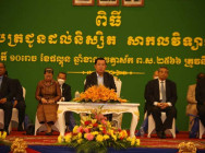 សម្តេចតេជោ ហ៊ុន សែន ព្រមានទម្លាយលិខិត របស់រដ្ឋមន្ត្រីមួយចំនួន ដែលមានកំហុសឆ្គង តាមបណ្តាញសង្គម