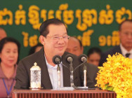 សម្ដេចតេជោ ហ៊ុន សែន កោតសរសើរពី វីរភាពរបស់ក្រុមគ្រូពេទ្យ អាជ្ញាធរដែនដី និងកម្លាំងសមត្ថកិច្ច ដែលនៅប្រចាំការ ក្នុងពេលចូលឆ្នាំ