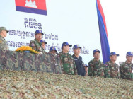 សម្តេចពិជ័យសេនា ទៀ បាញ់៖ «ការធ្វើសមយុទ្ធរួមគ្នា នាគមាសឆ្នាំ២០២៣ លើកនេះ បានបង្ហាញដល់ ពិភពលោកកាន់តែច្បាស់ថា មិត្តដែកថែប មិនអាចបំបែកបំបាក់ កម្ពុជា-ចិន