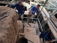 ក្រុមអ្នកជួសជុលប្រាសាទបុរាណ បង្ហាញការតាំងចិត្ត ក្នុងការជួសជុល ដោយប្រើបច្ចេកទេសបុរាណ