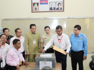 ឯកឧត្តម បណ្ឌិតសភាចារ្យ រដ្ឋមន្ត្រី ហង់ជួន ណារ៉ុន អញ្ជើញបើក ហឹបវិញ្ញាសារ នៅមណ្ឌលប្រឡង