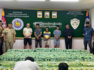 កម្លាំងសមត្ថកិច្ច បានបើកប្រតិបត្តិការ ចុះស្រាវជ្រាវបង្ក្រាប ឃាត់ខ្លួនជានជាតិចិន៥នាក់ និងរឹបអូសគ្រឿងញៀន ជាង១តោន នៅលើដែនសមុទ្រ ខេត្តព្រះសីហនុ