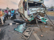 បើកបរត្រូវគោរពច្បាប់ចរាចរណ៏ មនុស្ស២នាក់របួសធ្ងន់ ករណីគ្រោះថ្នាក់ចរាចរណ៏ បុកបន្តបន្ទាប់ ក្នុងទិសដៅស្របគ្នា