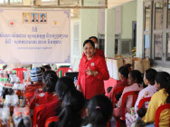 លោកជំទាវ  ម៉ែន  នារីសោភ័គ និងលោកជំទាវ  លំ  គន្ធារី អញ្ជើញចុះសួរសុខទុក្ខ  និងចែកអំណោយមនុស្សធម៌  ជូនដល់ស្ត្រីទើបសម្រាលកូនរួច   និងត្រៀមសម្រាលកូន នៅមណ្ឌលសុខភាពព្រៃប្រស់