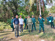 ប្រធាននាយកដ្ឋាន នគរបាលការពារព្រំដែនទឹក និងជា អគ្គលេខាធិការរង នៃគណៈកម្មាធិការជាតិ សន្តិសុខលម្ហសមុទ្រ ចុះមកពិនិត្យមើលទីតាំងដីធ្វើប៉ុស្តិ៍ នគរបាលរដ្ឋបាលការពារព្រំដែនទឹក ក្នុងភូមិសាស្ត្រឃុំថ្មស ស្រុកបូទុមសាគរ ខេត្តកោះកុង