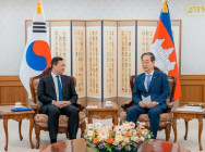 សម្តេចធិបតី អញ្ជើញជួបជាមួយ ឯកឧត្តម ហាន់ ដុកស៊ូ (Han Duck-soo) នាយករដ្ឋមន្ត្រី នៃសាធារណរដ្ឋកូរ៉េ ក្នុងជំនួបសម្តែងការគួរសម និងពិភាក្សាការងារ