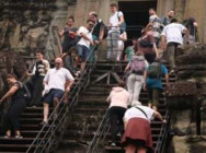 ភ្ញៀវទេសចរគ្រប់ជាតិសាសន៍ ចូលទស្សនា ប្រាសាទអង្គរវត្ត ដ៏អច្ឆរិយៈរបស់កម្ពុជា