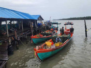 ជំនាញជលផល ស្រុកបូទុមសាគរ ចាប់បានទូក២គ្រឿងឆ្លងខេត្ត ប្រើលបប្រើសមុខ១០០ ឬលបកន្ទុយកណ្ដុរ ជាបទល្មើស បំផ្លាញធនធានសមុទ្រ យ៉ាងធ្ងន់ធ្ងរ