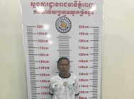 ព្រះសង្ឃមួយអង្គ យកកន្រ្ទៃចាក់ទៅលើ នារីមួយរូបរងរបួសធ្ងន់ ព្រោះខឹងខាងស្រីសុំបែក ហើយបម្រុងឆ្លងដែនទៅថៃ