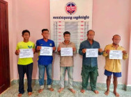 កងរាជអាវុធហត្ថ ខេត្តកំពង់ឆ្នាំង ឃាត់ខ្លួនមនុស្ស៥នាក់ បន្ទាប់ពីទំនាស់ពាក្យសម្តី ធ្វើសកម្មភាពដេញកាប់ចាក់គ្នា