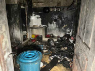 យុវជនម្នាក់ ខឹងឪពុកម្តាយ រត់ចោល ដុតសម្ភារៈក្នុងបន្ទប់ជួលឆាបឆេះ ផ្អើលពលរដ្ឋនាំគ្នាអន្តរាគមន៍