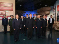 លោក He Lifeng ដឹកនាំគណៈប្រតិភូមជ្ឈិមបក្ស អញ្ជើញទៅសួរសុខទុក្ខ និងចុះត្រួតពិនិត្យការងារ នៅកងពលធំលេខ៨ នៃអង្គភាពផលិតកម្ម និងការស្ថាបនាភូមិភាគ Xinjiang