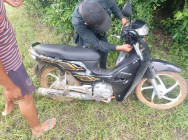 ជនសង្ស័យ ២ នាក់ជាចោរ ឆក់ទូរស័ព្ទភ័យ រត់បាត់ស្រមោល ទុកម៉ូតូចោល