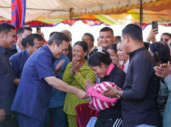 អ្នកទទួលផលអគុណសម្តេចធិបតីហ៊ុន ម៉ាណែតដែលឆ្លើយតបសំណូមពរនានានៅតំបន់អភិវឌ្ឍន៍បឹងជង្រុកតេជោឈ្នះ ឈ្នះ ស្រុកម៉ាឡៃ