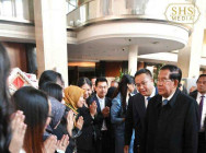 សម្ដេចតេជោ ហ៊ុន សែន ត្រូវបានទទួលគារវកិច្ចស្វាគមន៍ យ៉ាងស្និទ្ធស្នាលរ៉ាក់ទាក់បំផុត ពីសំណាក់ បងប្អូនជនរួមជាតិខ្មែរ និងនិស្សិតខ្មែរកំពុងរស់នៅ និងសិក្សាក្នុងប្រទេសតួកគីយ៉េ