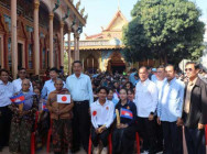 អ្នកឧកញ៉ា សៀង ណាំ តំណាងរាស្ត្រមណ្ឌលសៀមរាប អញ្ជើញសំណេះសំណាលជាមួយប្រជាពលរដ្ឋ និងសិស្សានុសិស្ស ក្នុងឃុំកំពង់ភ្លុក ស្រុកប្រាសាទបាគង