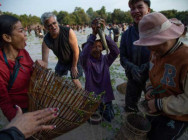 ប្រជាជនអង្គរ បន្តថែរក្សាប្រពៃណី ចាប់ត្រីក្នុងពិធីឡើងមាឃ តាមទំនៀមទម្លាប់បុរាណ