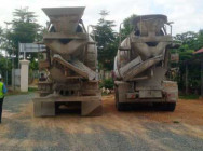 រថយន្តក្រឡុកស៊ីម៉ង់ត៍ ៣គ្រឿង ត្រូវបានសមត្ថកិច្ចឃាត់ ករណីបំផ្លាញផ្លូវសាធារណៈថ្មី នៅក្រុងកំពង់ឆ្នាំង