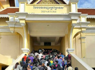 កម្ពុជា ប្រើវិធានការឆ្លើយតប ចំពោះការបិទច្រកទ្វារព្រំដែន ដោយឯកតោភាគីជាមួយថៃ ថៃបើកម៉ោង៨ព្រឹក តែកម្ពុជាបើកម៉ោង៩ព្រឹក និងបិទម៉ោង៤រសៀលដូចគ្នា