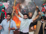 សមាជិកគណបក្សអតីតមេដឹកនាំប៉ាគីស្ថាន ជាង ១០០នាក់ ត្រូវបានចាប់ខ្លួនដាក់ពន្ធនាគារ