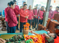 លោក សុខ លូ អភិបាលខេត្តបាត់ដំបង អញ្ជើញសួរសុខទុក្ខ វីរកងទ័ព ដែលរងរបួស ក្នុងសមរភូមិជួរមុខ កំពុងស្នាក់នៅព្យាបាលរបួស