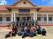 នគរបាលចុះទប់ស្កាត់ ពលករខ្មែរប្រុសស្រី២៨នាក់ យកមកអប់រំណែនាំ ខណ:បម្រុងលួចឆ្លងដែនខុសច្បាប់ នៅក្នុងភូមិសាស្រ្តស្រុកម៉ាឡៃ