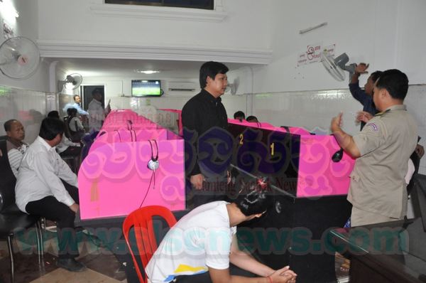អ្នក​ភ្នាល់​បាល់​តាម​អ៊ិន​ធើ​ណេត ១៧ នាក់ ត្រូវបាន​ចាប់​ឃាត់ខ្លួន​