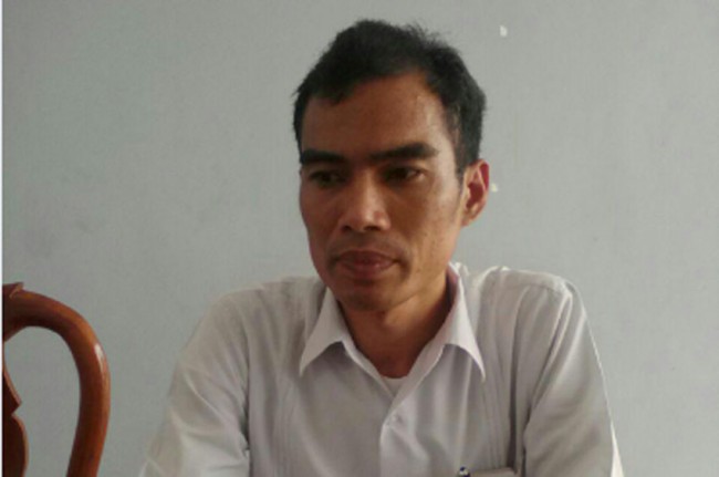 ច​ង់​​បាន​​ងារ​​ជា​​ឧកញ៉ា​ ទិញ​​គ្រឿង​​សំ​ណង់​ ជំពាក់​មិន​​ព្រម​​សង​ ​អនុ​រដ្ឋ​លេខាធិ​ការ​ ក្រ​សួង​ធម្មការ​ម្នាក់​ ត្រូវ​បាន​ចាប់​ខ្លួន​
