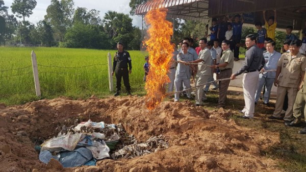 ​កម្លាំង​ចំរុះ​​ ដុត​​កំ​ទេច​​ចោល​​ ប្រហុក​​ផ្ទុក​​ សារ​​ធាតុ​​​គី​មី​​ ជាង​​៣​​តោន​​ ដែល​ប៉ះ​ពាល់​ដល់​ សុខ​ភាព​ប្រជា​ពល​រដ្ឋ​