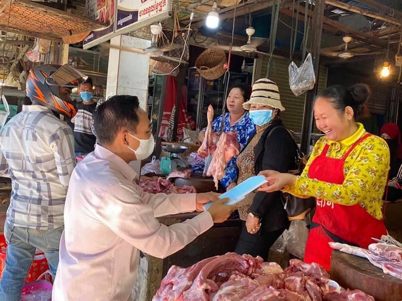 អា​ជ្ញាធ​រ ខេ​ត្ត​កំ​ព​ង់ធំ​ ​អំ​ពាវ​នាវឲ្យ ប្រ​ជា​ពល​រ​ដ្ឋ​ទាំង​អ​ស់ ​រួ​ម​គ្នា​អនុ​វត្តន៍ ក្បួ​ន​អ​នា​ម័យ​ ​ដើ​ម្បី​ការ​ពារ ជំ​ងឺ​កូវី​ដ​១​៩​