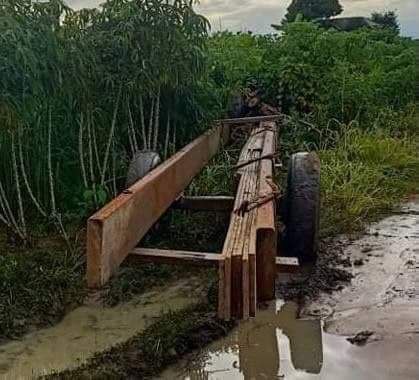 ឃាត់​ខ្លួន​ជ​នស​ង្ស័​យ​ ​ជា​ប៉ូលិ​ស​សេ​ដ្ឋ​កិ​ច្ច​ក្រសួ​ង​ ​២​នា​ក់​ ​ក​រ​ណី​ហិ​ង្សាលើ​ អ្ន​ក​ដឹ​ក​ឈើ​ ​ជំ​រិ​ត​ទា​រ​ប្រា​ក់​ ​នៅខេត្តកំ​ព​ង់​ធំ