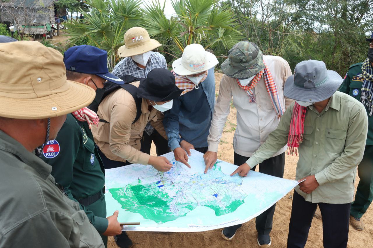 ​ក្រុម​កា​រ​ងា​រ ​ខេ​ត្ត​កំព​ង់​ធំ ចុះ​​ត្រួត​​ពិនិ​ត្យ​ស្ថា​ន​ភា​ព ដី​នៅ​តំប​ន់​៣​ ​​និង​មា​ន​វិ​ធា​ន​កា​រ ទ​ប់​ស្កា​ត់​ប​ង្ក្រាប​ កា​រ​កា​ប់​ព្រៃលិចទឹក ​ទន្រ្ទា​ន​ដី ​បឹង​ទ​ន្លេ​សា​ប​
