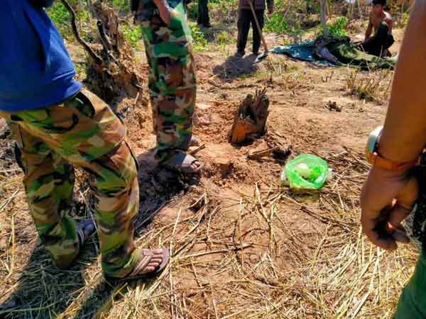 ផ្ទុះ​មី​ន​ ​​​ប​ណ្តា​ល​​​​ឲ្យ​​ស្លា​​​​.​​​ប់​ ​៣​ ​នា​ក់​ ​រ​​ងរ​បួ​ស​​​ម្នា​ក់​ ​នៅ​​ខេ​​ត្ត​ព្រះវិ​ហា​រ​​​